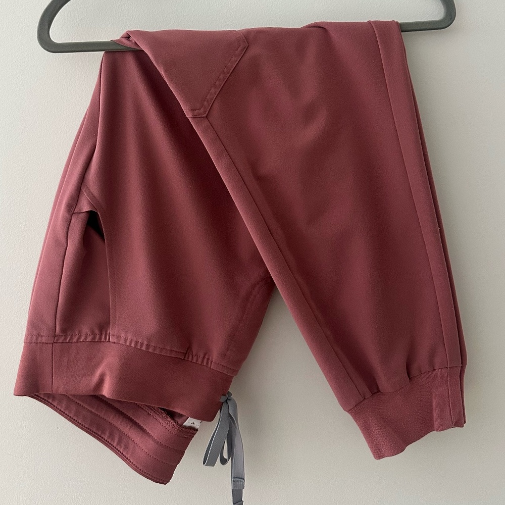 FIGS Mauve Zamora - Petite Jogger Scrub Pants